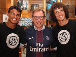 Landesrat Buchmann mit David Luiz (r.) und Thiago Silva (l.).