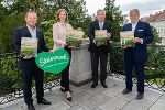 Große Freude über das neue Steiermark-Falstaff-Magazin: Landeshauptmann Hermann Schützenhöfer mit Herausgeber Wolfgang M. Rosam, Tourismuslandesrätin Barbara Eibinger-Miedl und Steiermark Tourismus-Geschäftsführer Erich Neuhold. 