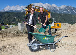 Tourismuslandesrätin Barbara Eibinger-Miedl und Planai-Geschäftsführer Georg Bliem beim Spatenstich für die neue Gondelbahn "Rohrmoos I". © Harald Steiner Tourismuslandesrätin Barbara Eibinger-Miedl und Planai-Geschäftsführer Georg Bliem beim Spatenstich für die neue Gondelbahn "Rohrmoos I".